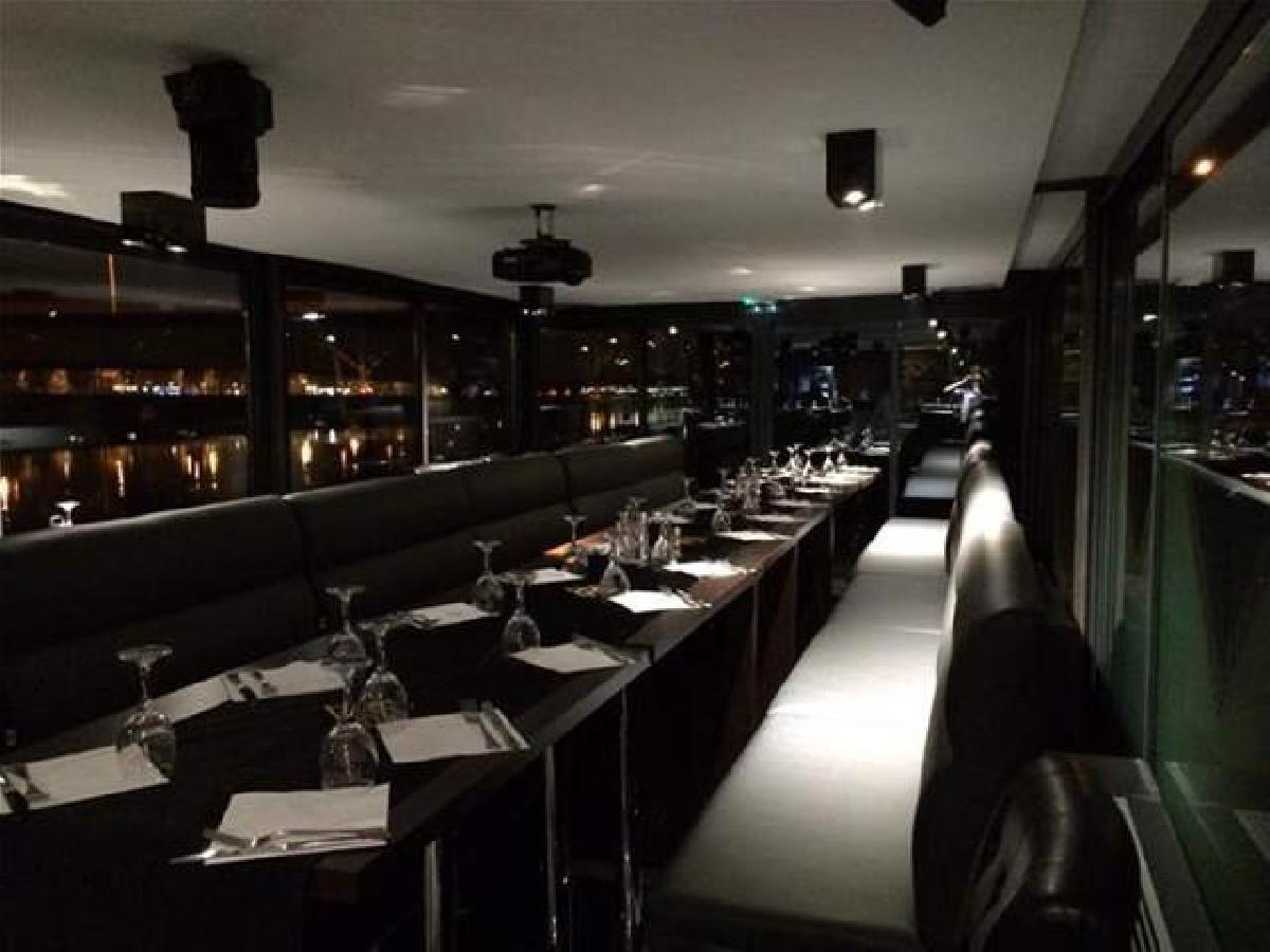 Le Gold Lounge Restaurant 