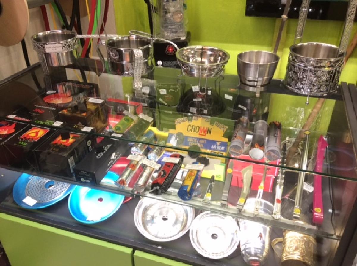 LES CHICHAS DE TOULON (Natural Mystic)